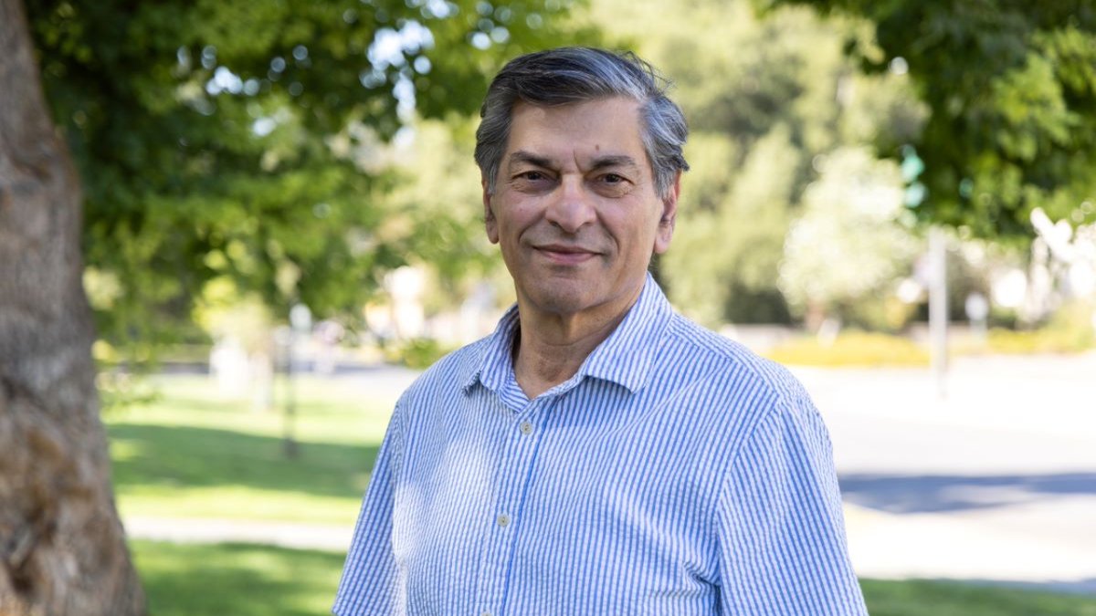 UCDavisCOE's tweet image. Congratulations to Distinguished Professor Emeritus Subhash Risbud for being named a 2025 Distinguished Life Member by @ACerSNews—their highest honor! 👏
Read more about his impact and ongoing work:
🔗 ow.ly/hWRB50WqIwx
#UCDavisEngineering