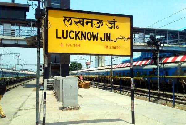 Marathi boards in Patana and Lucknow railway stations.

Hindi is using Urdu script, true nature of Hindi.