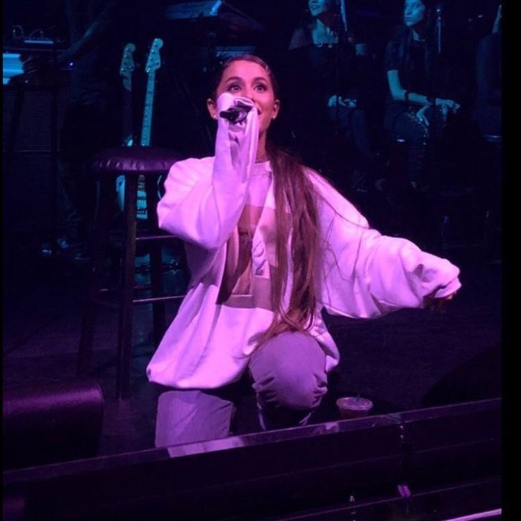 olwestside's tweet image. Ariana grande is planning on doing a sweetener sessions 2.0, those mini/intimate shows in 2026