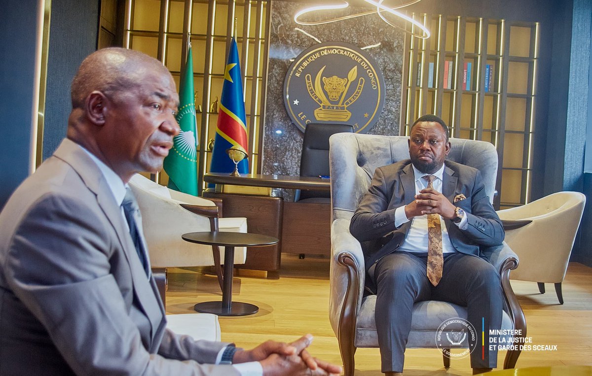 JusticeGouvCD's tweet image. Son Excellence Samuel MBEMBA KABUYA s'est entretenu, ce mercredi 16 juillet avec le Professeur Amisi Herady, directeur général du Guichet unique de création d'entreprises. Cette rencontre s’inscrit dans le cadre des échanges entamés depuis quelques jours avec les partenaires et…
