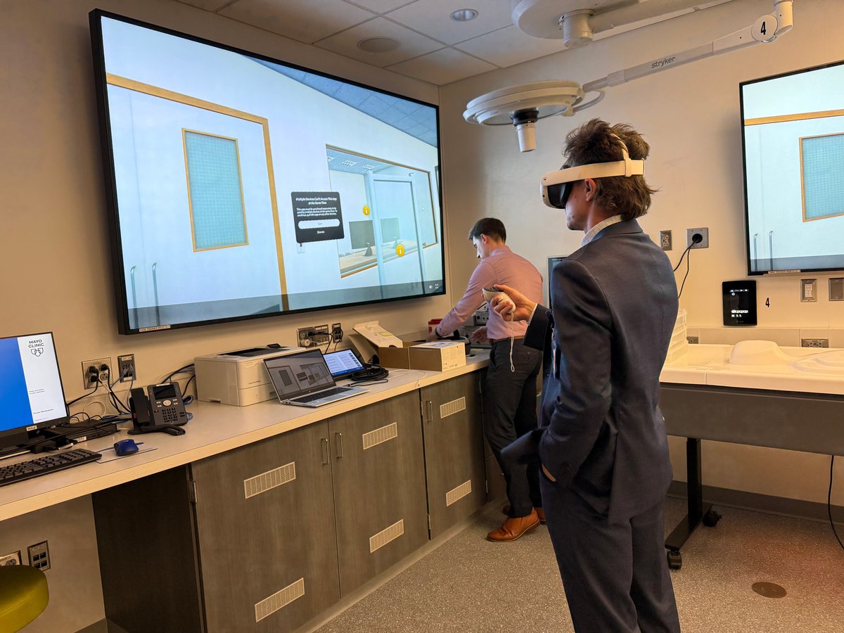 MayoMN_RadRes's tweet image. ๐ธโจ Our new R1s kicked off residency with Virtual Reality Radiation Safety Training โ part of their orientation at @MayoRadiology.
Led by Dr. Jonathan Morris, this immersive training prepares them to deliver safe, effective patient care from day one. ๐ถ๏ธโก๏ธ๐ฉป
#ResidencyEducation