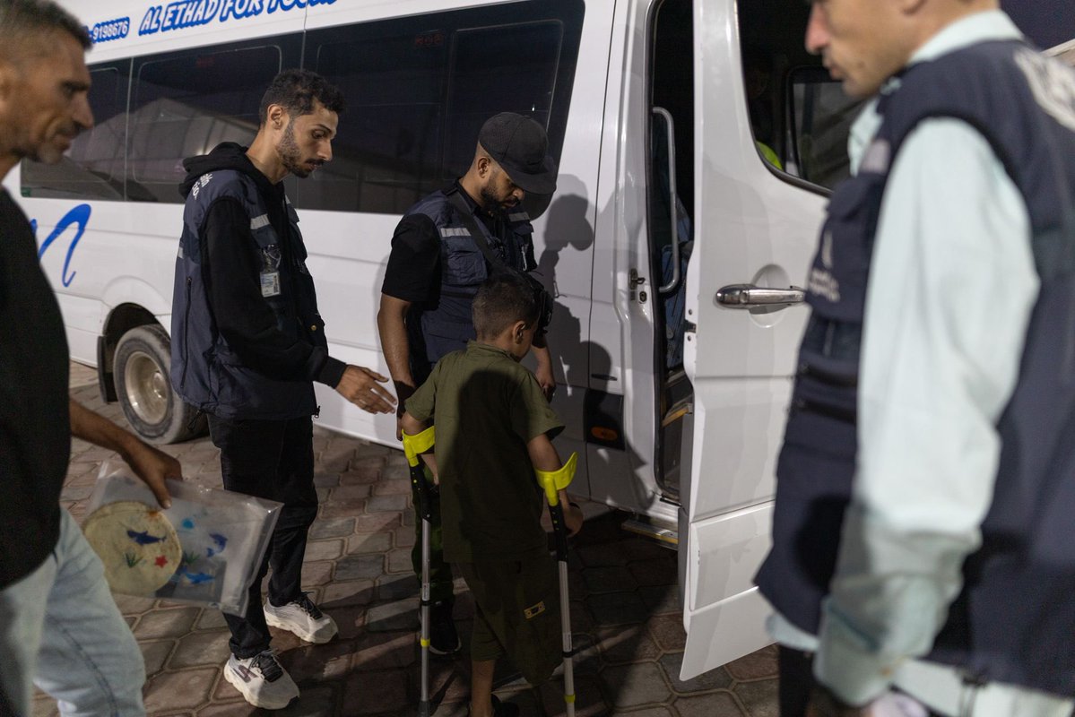 DrTedros's tweet image. Today, @WHO led the medical evacuation of 35 patients, mostly children, from #Gaza to #Jordan, accompanied by 72 family members.
We are grateful to the government of 🇯🇴 for its continued support and for providing specialized care to critically ill patients.
More than 10,000…