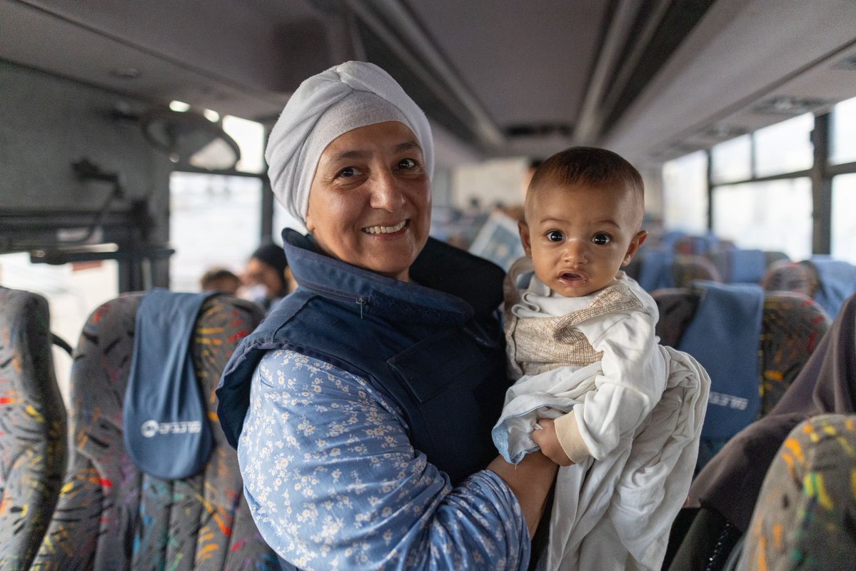 DrTedros's tweet image. Today, @WHO led the medical evacuation of 35 patients, mostly children, from #Gaza to #Jordan, accompanied by 72 family members.
We are grateful to the government of 🇯🇴 for its continued support and for providing specialized care to critically ill patients.
More than 10,000…
