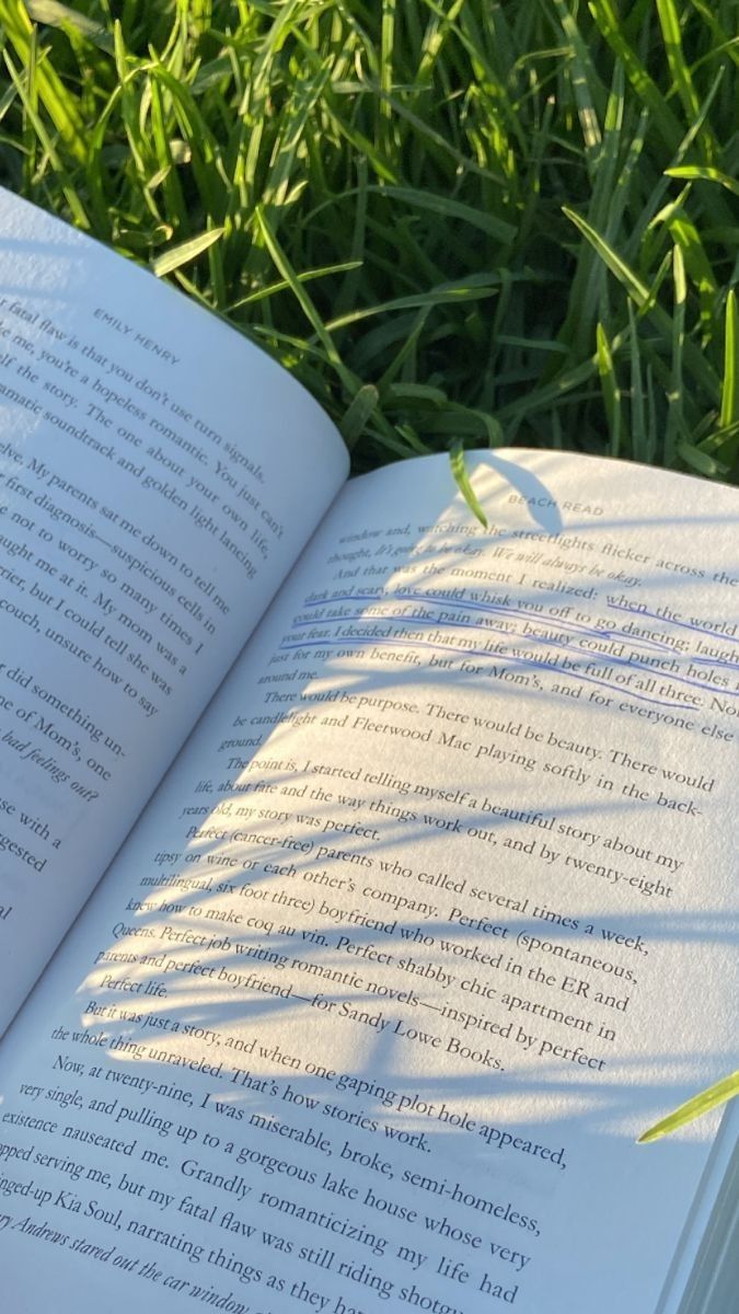 AliceAlice185's tweet image. Nothing beats a good book and fresh grass under your feet.
#CurrentlyReading #NatureLovers #ReadMoreBooks #CozyReads #SimpleJoys