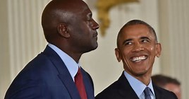 Find yourself someone who looks at you like this!  😍