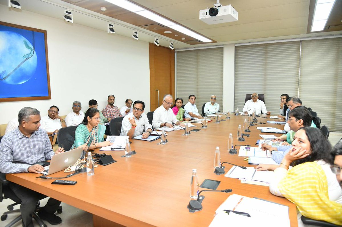 InfoGujarat's tweet image. મુખ્યમંત્રી શ્રી ભૂપેન્દ્રભાઈ પટેલે રાજ્યના સર્વગ્રાહી વિકાસને ગતિ આપતા હાઈપ્રાયોરિટી પ્રોજેક્ટ્સની પ્રગતિની સમીક્ષાના ઉપક્રમ અંતર્ગત કુલ ₹11,735 કરોડના 12 જેટલા બહુવિધ પ્રોજેક્ટ્સની કામગીરીની સમીક્ષા કરી...

#Gujaratdevelopment