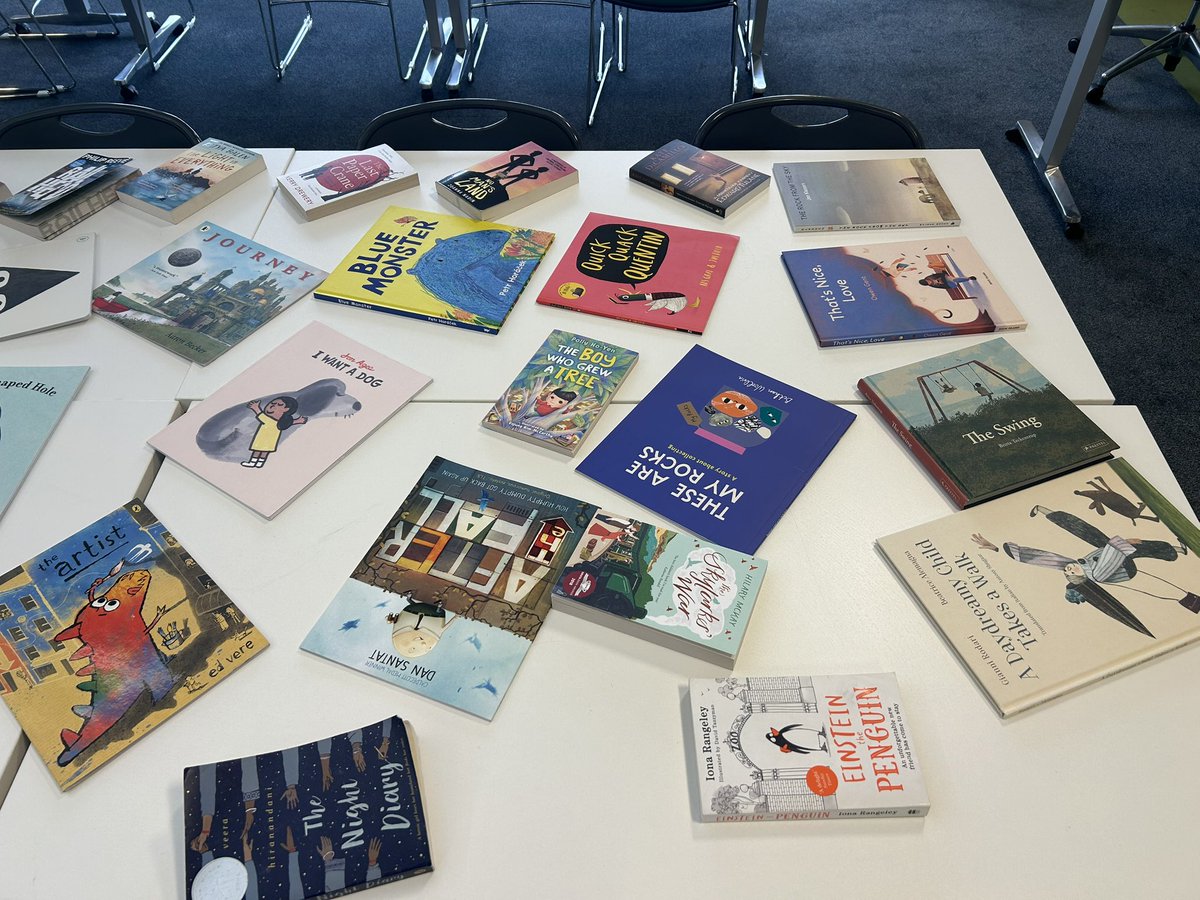 sam_creighton's tweet image. Led my final &amp;amp; fave training of the year yday, giving staff time to talk about books (Qs like &apos;Which book do you wish you could read again for the first time?&apos; &amp;amp; &apos;What book do you love more than everyone else?&apos;) &amp;amp; they got to choose a summer read 👏 📚 ❤️ @The_UKLA @OpenUni_RfP