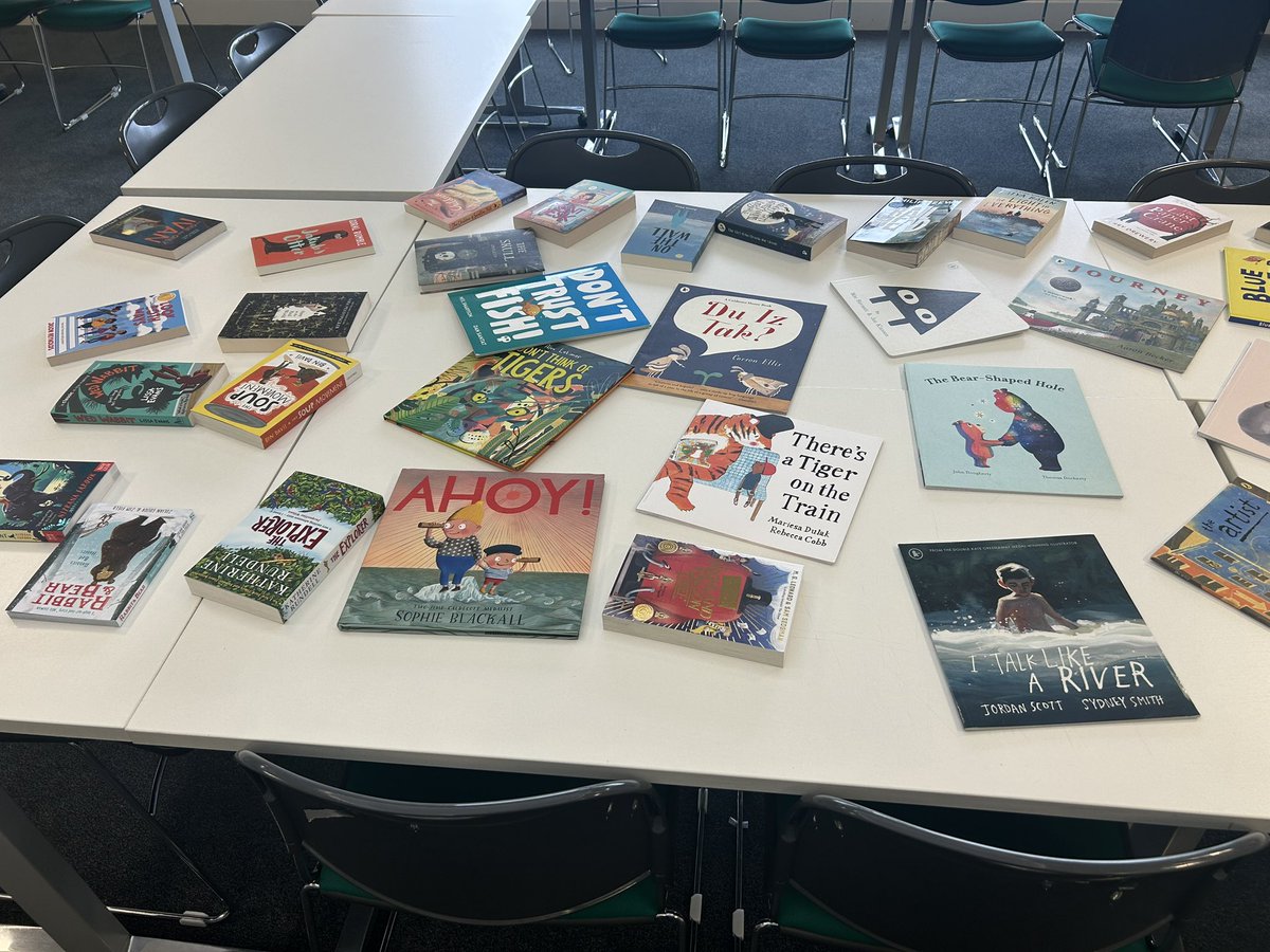 sam_creighton's tweet image. Led my final &amp;amp; fave training of the year yday, giving staff time to talk about books (Qs like &apos;Which book do you wish you could read again for the first time?&apos; &amp;amp; &apos;What book do you love more than everyone else?&apos;) &amp;amp; they got to choose a summer read 👏 📚 ❤️ @The_UKLA @OpenUni_RfP