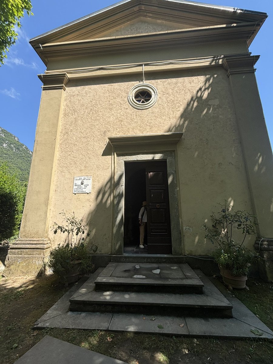 AULaw24's tweet image. Yesterday we took a 14km hike up to the mountains to visit Sant’Anna di Stazzema. It’s close to where we live when we’re in Italy. The villagers were massacred in August of 1944 by the SS, assisted by a few of Mussolini‘s thugs.
During the war, this was part of the southernmost…