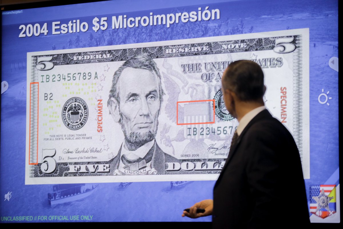 Somos más fuertes cuando trabajamos juntos. Expertos estadounidenses del Programa de Educación sobre la Moneda de EE.UU. de la Reserva Federal capacitaron a mas de 350 participantes de los sectores público y privado para identificar billetes falsos. 

Lawrence Petroni, Chargé