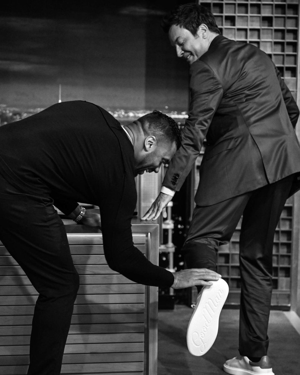DangeRussWilson's tweet image. Had a blast on @fallontonight!!! Thanks for having me @jimmyfallon. Those @goodmanbrand shoes look clean bro!
Credit: @toddowyoung