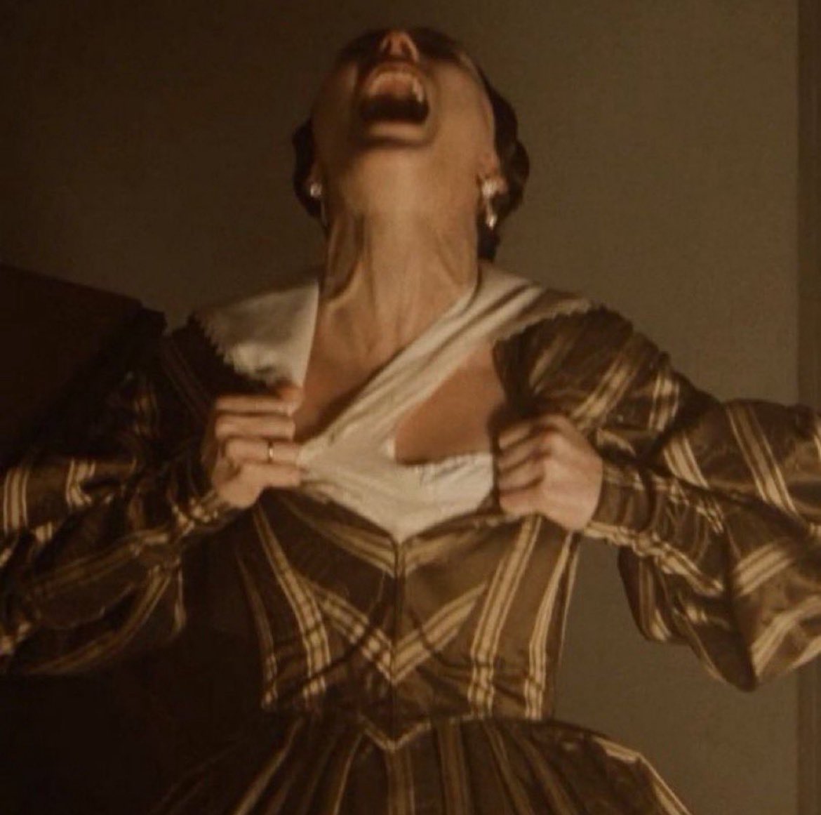 milllieees's tweet image. waiting for my friends so we can watch tsitp together