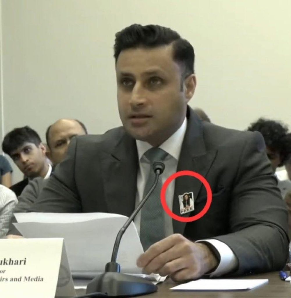 ذلفی بخاری صاحب نے آج جس بہترین انداز میں قوم کا مقدمہ کانگرس ہیرنگ میں لڑا ہے -اس پر پوری قوم فخراٹک ،فخر پاکستان سید زلفی بخاری پر فخر اور بہادری پر سلام کرتی ہے 
عمران خان کا چلتا پھرتا دفتر خارجہ