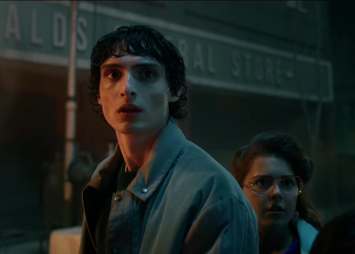 byerseason's tweet image. i don’t think anyone understands how insane this subtle revelation was. mike and joyce being the only ones there when vecna himself comes for an unconscious will. you can already imagine the rest yourself