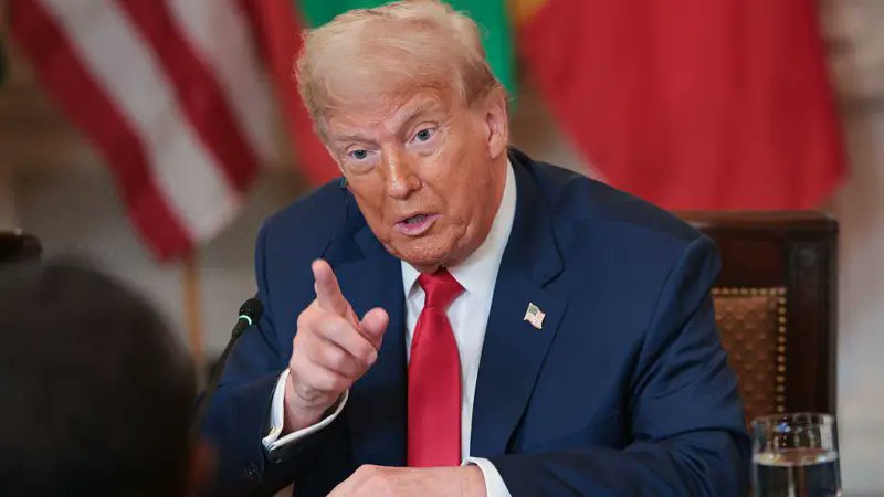 GlobalUpdates24's tweet image. BREAKING –
Trump says, "If you're my real supporter, forget about Epstein files"