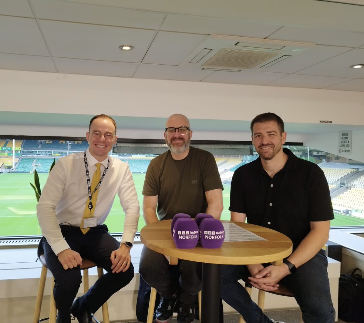 Grateful to have co-hosted the <a href="/BBCNorfolk/">BBC Norfolk</a> 𝐒𝐜𝐫𝐢𝐦𝐦𝐚𝐠𝐞 𝐋𝐈𝐕𝐄 last night. 🎤 ✅

You yellows were in such fine form! 💛

I rather enjoyed being the runner, getting unfiltered questions from #NCFC fans! 😅🏃‍♂️

Manning, Attanasio, Webber &amp; Knapper all spoke well - ahead of