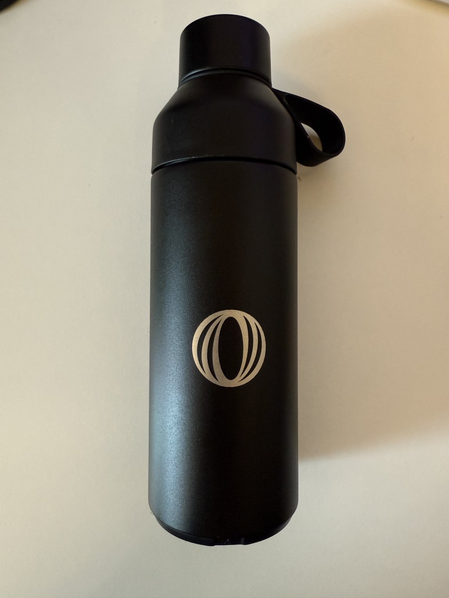 psincraian's tweet image. This has been the best water bottle that I've ever gotten! If you want a similar one, apply to @polar_sh 🚀