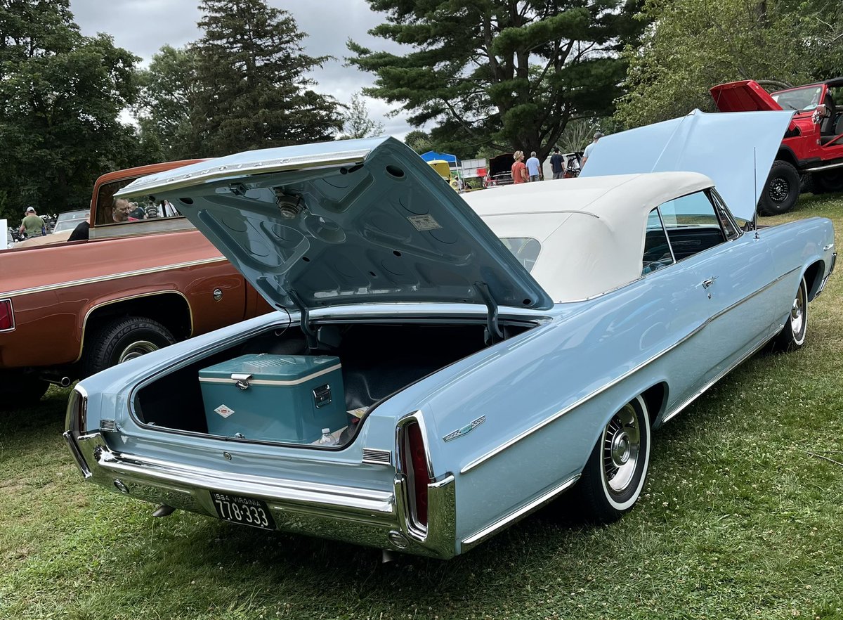 Anne04260426's tweet photo. Happy #WideTrackWednesday π
#Pontiac
Beautiful 1964 Pontiac Catalina ragtop β€οΈ
Car Show, Endicott Estate, Dedham MA https://t.co/5rjZLmakvb