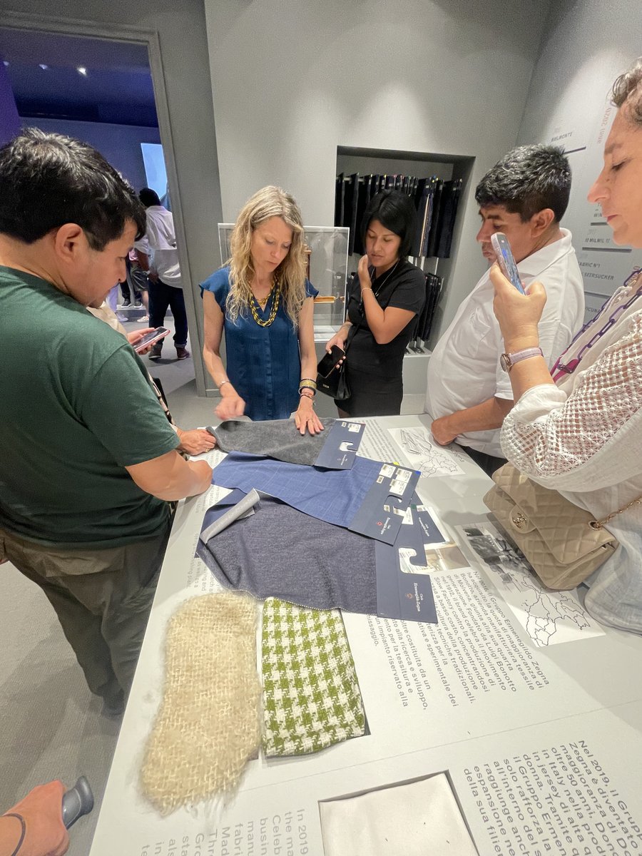 PeruMODA's tweet image. 🧵Alpaca Lab representó un espacio de inmersión en el mundo de la excelencia textil italiana 🇮🇹. Visitas guiadas a empresas históricas, talleres y conversatorios abrieron el camino a proyectos sostenibles, fundamentales para un futuro responsable y competitivo
#PeruModaDeco