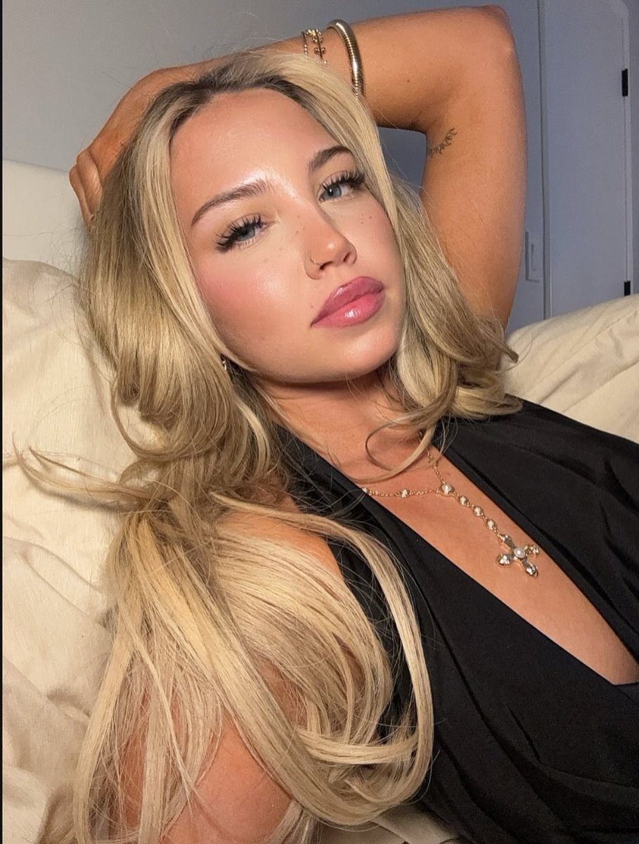 Hannah Field. YO Fav Bombshell💋
RP/Parody. Love Island USA 
Season 7. Straight. Reality Star. Friendly Writer. 21+ MDNI. Happily Taken by: <a href="/HandsomeJax__/">Jax</a> . 

♡ and ↻