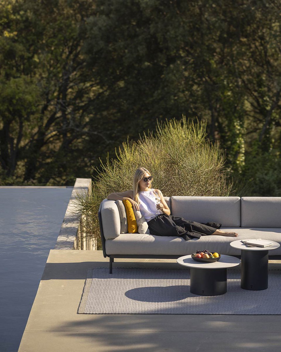LivareaBerlin's tweet image. Erlebe Gestaltungsfreiheit unter freiem Himmel – mit dem modularen Sofa BAZA von @todus_outdoor.
Jetzt entdecken &amp;amp; konfigurieren auf Livarea.de

#Livarea #Designmöbel #Todus #OutdoorSofa #Terrassendesign #ModularSofa #Designinspiration #Traumgarten #Gartenideen