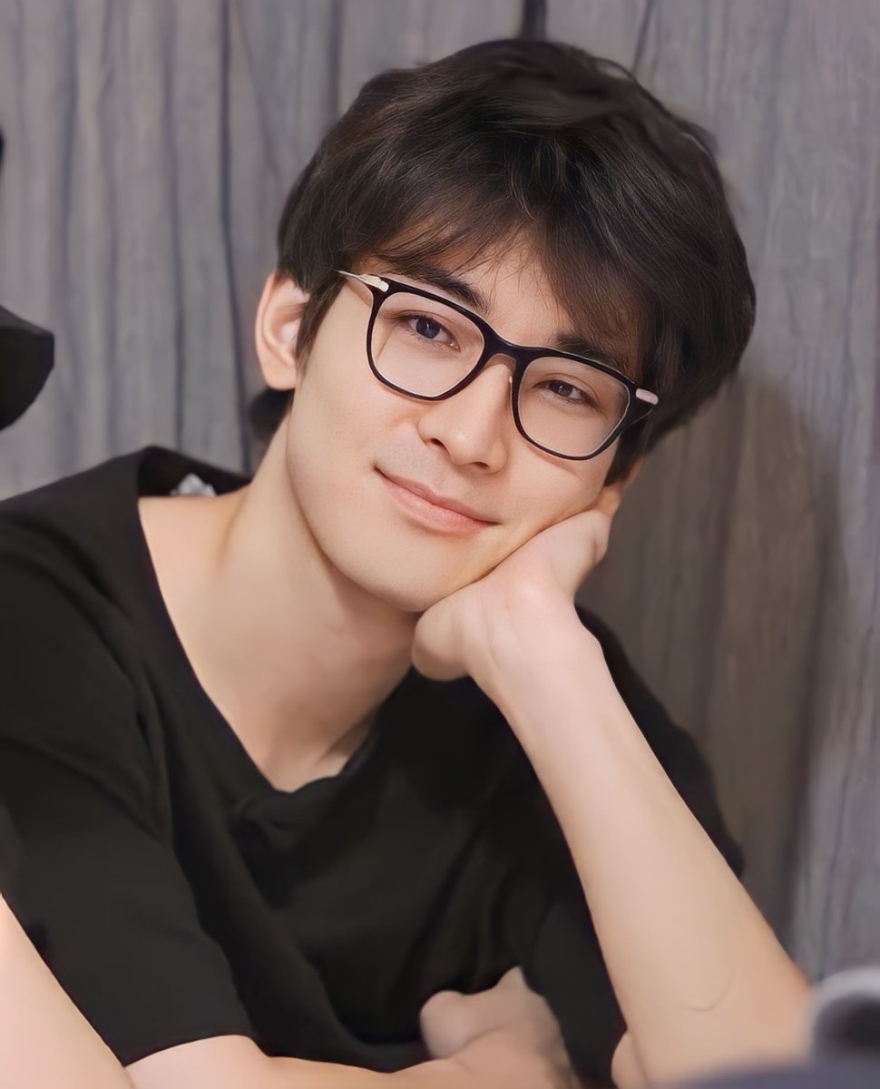 aurafordarling's tweet photo. Happy Birthday to one of the precious person on earth, the love of my life, the source of happiness #어마어마한_귀염둥이_원우생일 #717WishesForWONWOO 

lagi dan lagi dengan doa yang sama i wish you all the happiness in the world for this year and so on. https://t.co/VwnaGXrAWO