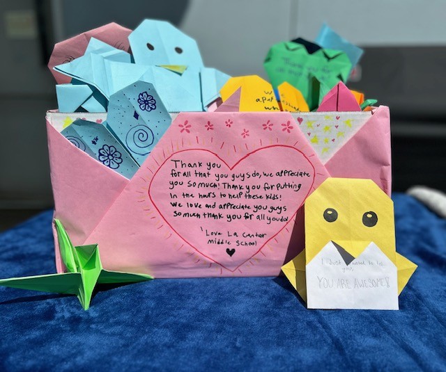 ShrinersPDX's tweet image. Shriners Children's Portland patient Allison (right) and her friend Leila (left) organized a thank-you letter writing initiative at La Center Middle School, and they recently delivered over 350 personal origami notes for hospital staff. Thank you for your thoughtfulness! ❤️❤️