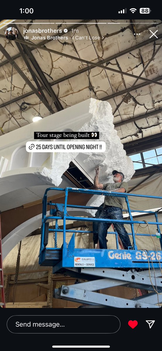 videogxrl's tweet image. unmmm jonas tour stage being built?! we truly have no idea what to expect huh