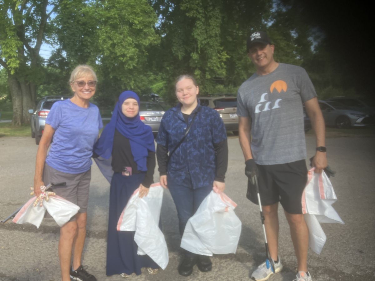 RotaryClubTN's tweet image. 🧤🛣️ Huge thanks to our Rotary crew for showing up and cleaning up! 

Proud to help keep our community looking its best—one bag at a time. 💙 

#HendersonvilleRotary #ServiceAboveSelf #RoadsideCleanup