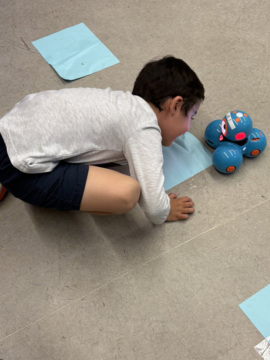 TeacherToronto's tweet image. The @TCDSBSummerLrn students at St. Jane Frances exploring robotics at the @torontolibrary! @tcdsb #TCDSBslp2025 #Readingsifun