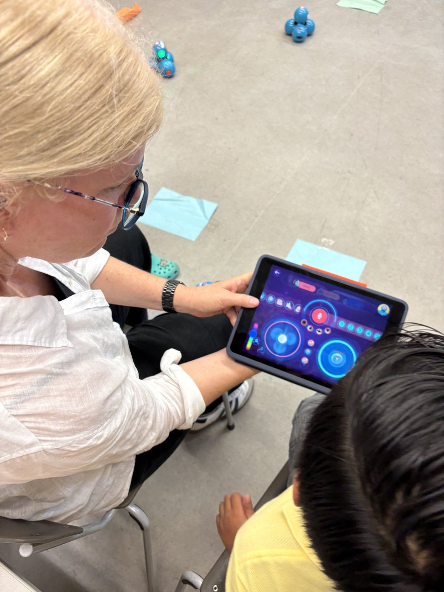 TeacherToronto's tweet image. The @TCDSBSummerLrn students at St. Jane Frances exploring robotics at the @torontolibrary! @tcdsb #TCDSBslp2025 #Readingsifun
