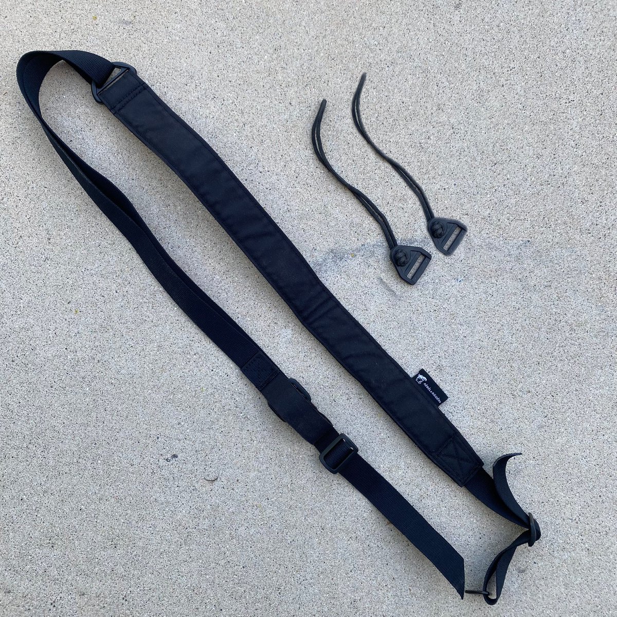 Rebels_Raiders's tweet image. Why do other companies put stitch lines in their padding?
I changed out the GIZMØ GLÏDÈR to a Twinkie pad - this allows you to run a large variety set ups from an AR all the way up to a heavier FN FAL
Yüs mounting tabs will be included!