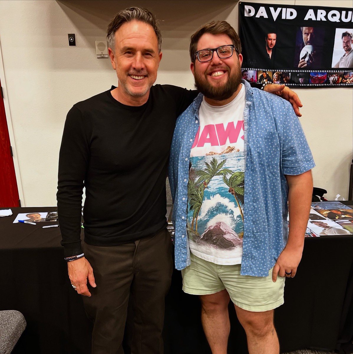 jingleheimmer's tweet image. I recently had a “pinch me” moment where I met David Arquette, Brad Dourif, and Fiona Dourif (all of whom were a delight to talk with).
You bet your ass I told Brad how incredible he is in HALLOWEEN II.