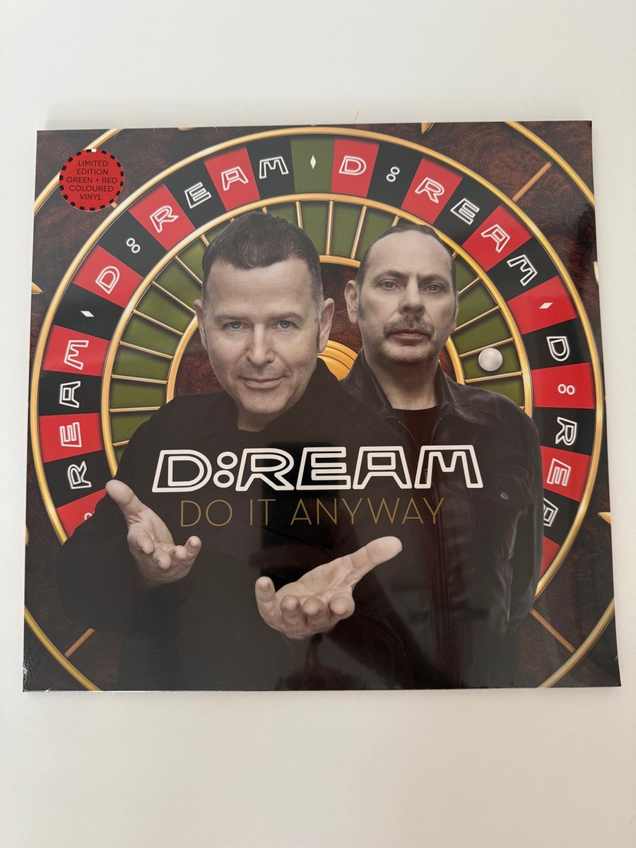 d_ream_music's tweet image. Ooh, the vinyl is in. @AmazonUK have an exclusive on the signed vinyl copies. Limited numbers, so you may want to get those orders in. Very exciting.