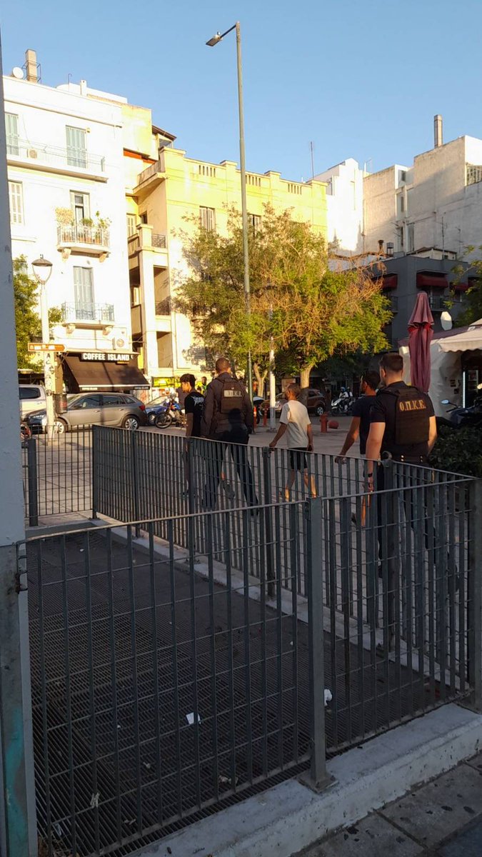 LofosStrefi's tweet image. Τα μνημόνια του Δούκα με τον Χρυσοχοΐδη, εκτός από τα όργια στον Λόφο Στρέφη, φτάνουν μέχρι τους ελέγχους και τις προσαγωγές μεταναστών στη γειτονιά τους, για να γίνει η ρεμπέτικη βραδιά του Δήμου "καθαρή" και ελκυστική για τους λευκούς κατοίκους της Βικτώριας.
#antireport