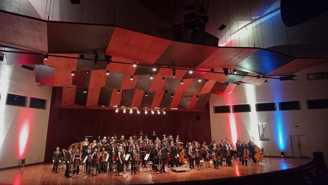 #Cultura || UCV y Orquesta Sinfónica de Venezuela celebraron Día Nacional de Francia en el Aula Magna

Con ocasión del Día  Nacional de Francia, la Orquesta Sinfónica de Venezuela (OSV) ofreció un  concierto en el Aula Magna de la UCV bajo la batuta del maestro Alfonso  López