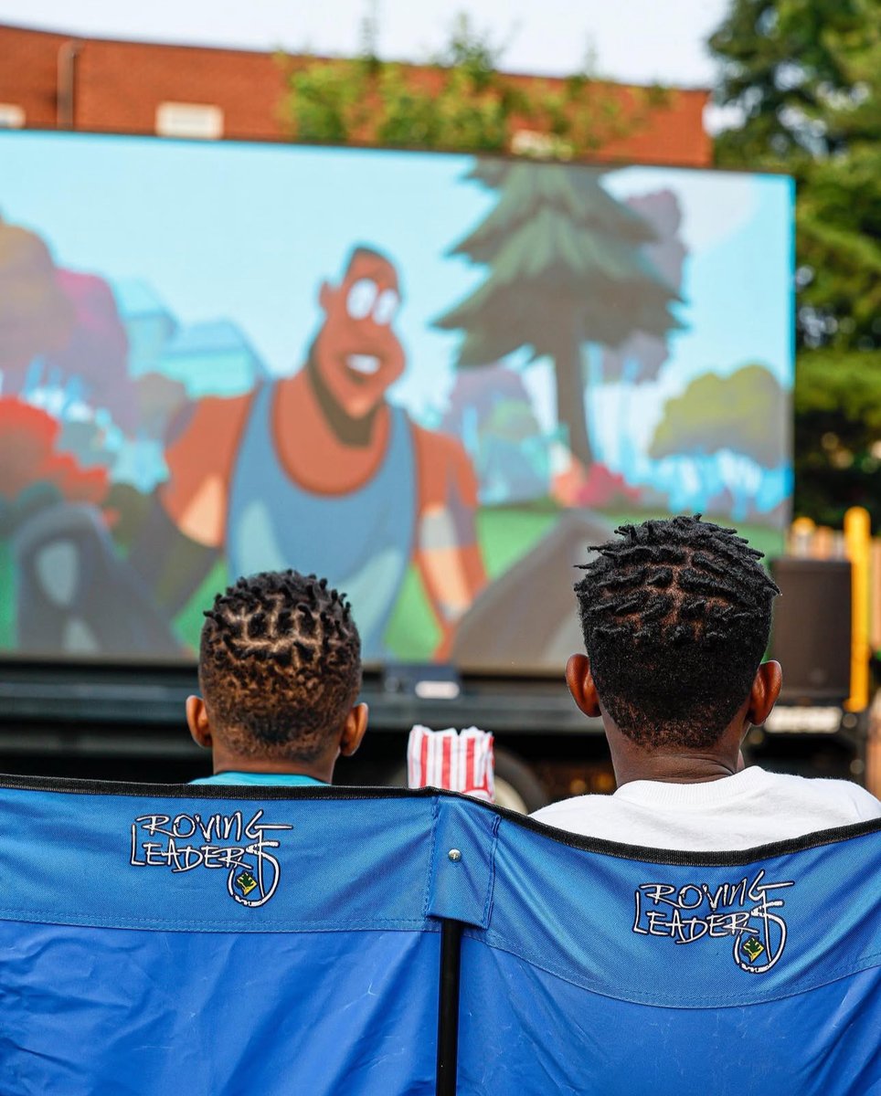 MayorBowser's tweet image. We're proud of our young people for making the most of their summer, including:
🧰13,000+ enrolled in MBSYEP
🎉Thousands attending Late Night Hype
🎬Hundreds at DPR's outdoor movies
🛟Dozens in DPR's Lifeguard Program
If DC youth want an opportunity, we've got one waiting.