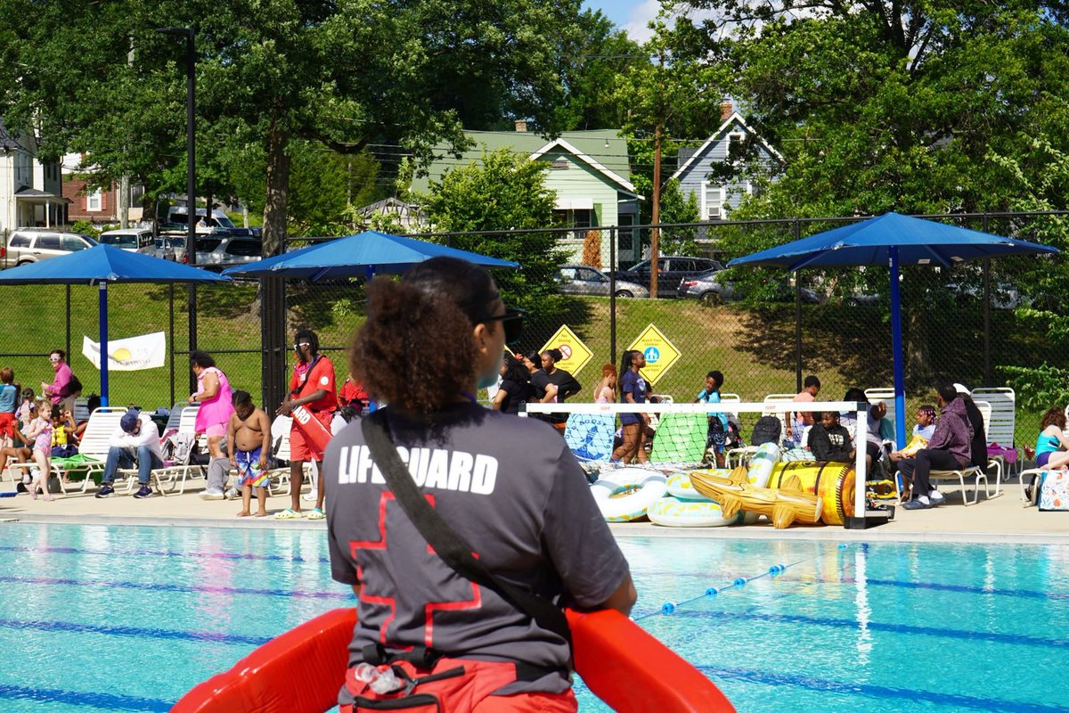MayorBowser's tweet image. We're proud of our young people for making the most of their summer, including:
🧰13,000+ enrolled in MBSYEP
🎉Thousands attending Late Night Hype
🎬Hundreds at DPR's outdoor movies
🛟Dozens in DPR's Lifeguard Program
If DC youth want an opportunity, we've got one waiting.