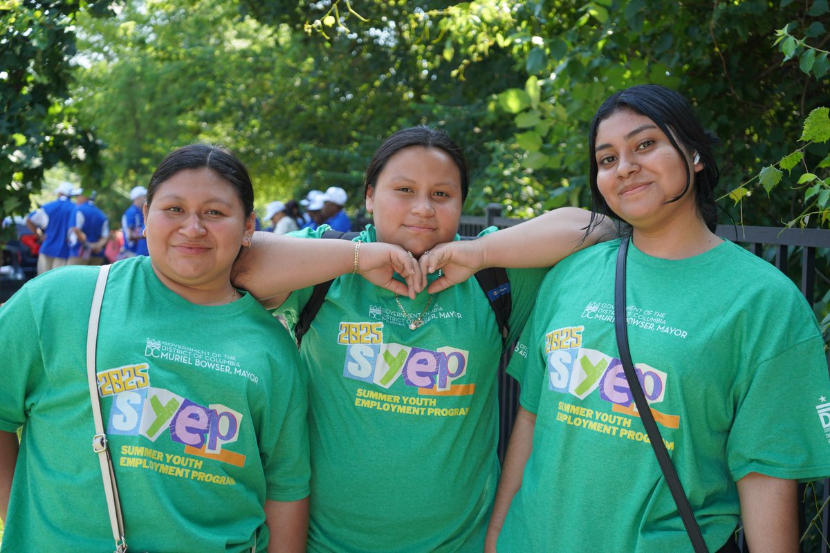 MayorBowser's tweet image. We're proud of our young people for making the most of their summer, including:
🧰13,000+ enrolled in MBSYEP
🎉Thousands attending Late Night Hype
🎬Hundreds at DPR's outdoor movies
🛟Dozens in DPR's Lifeguard Program
If DC youth want an opportunity, we've got one waiting.