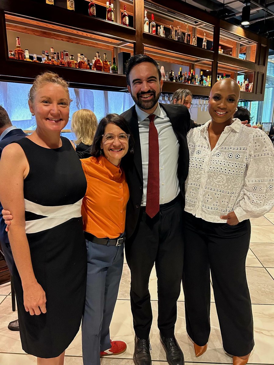 AyannaPressley's tweet image. Great to see you again, @ZohranKMamdani.
Feeling hopeful and energized after today's meeting with our Democratic nominee for NYC Mayor.
Proud to stand with him and ready to make history in the general election!