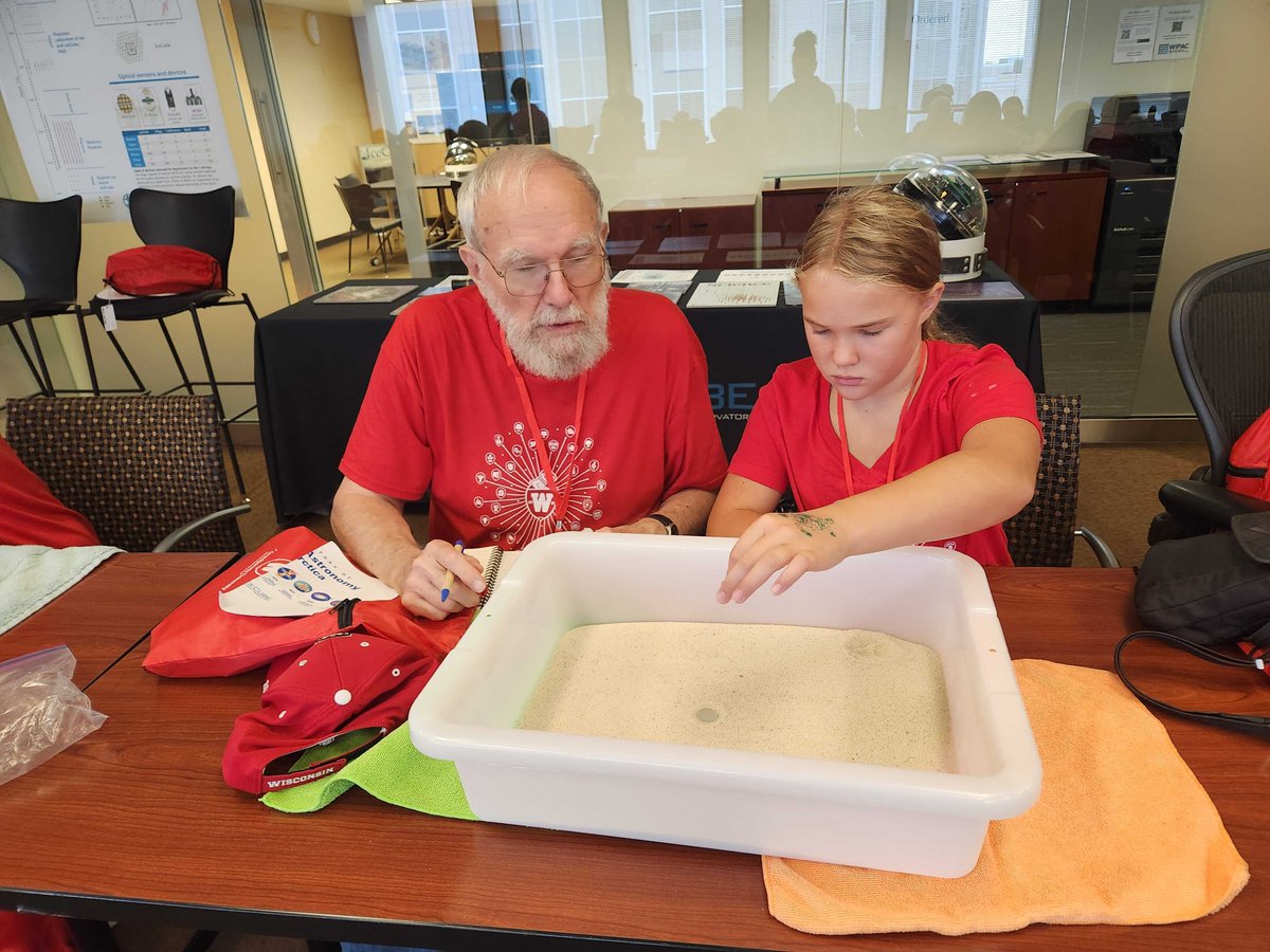 Wisconsin IceCube Particle Astrophysics Center (@uw_wipac) on Twitter photo That's a wrap on this year's Grandparents University! 👏 Last week, <a href="/WisAlumni/">Wisconsin Alumni</a> and their grandchildren visited WIPAC and had a blast learning all about neutrinos! That's a wrap on this year's Grandparents University! 👏 Last week, <a href="/WisAlumni/">Wisconsin Alumni</a> and their grandchildren visited WIPAC and had a blast learning all about neutrinos!