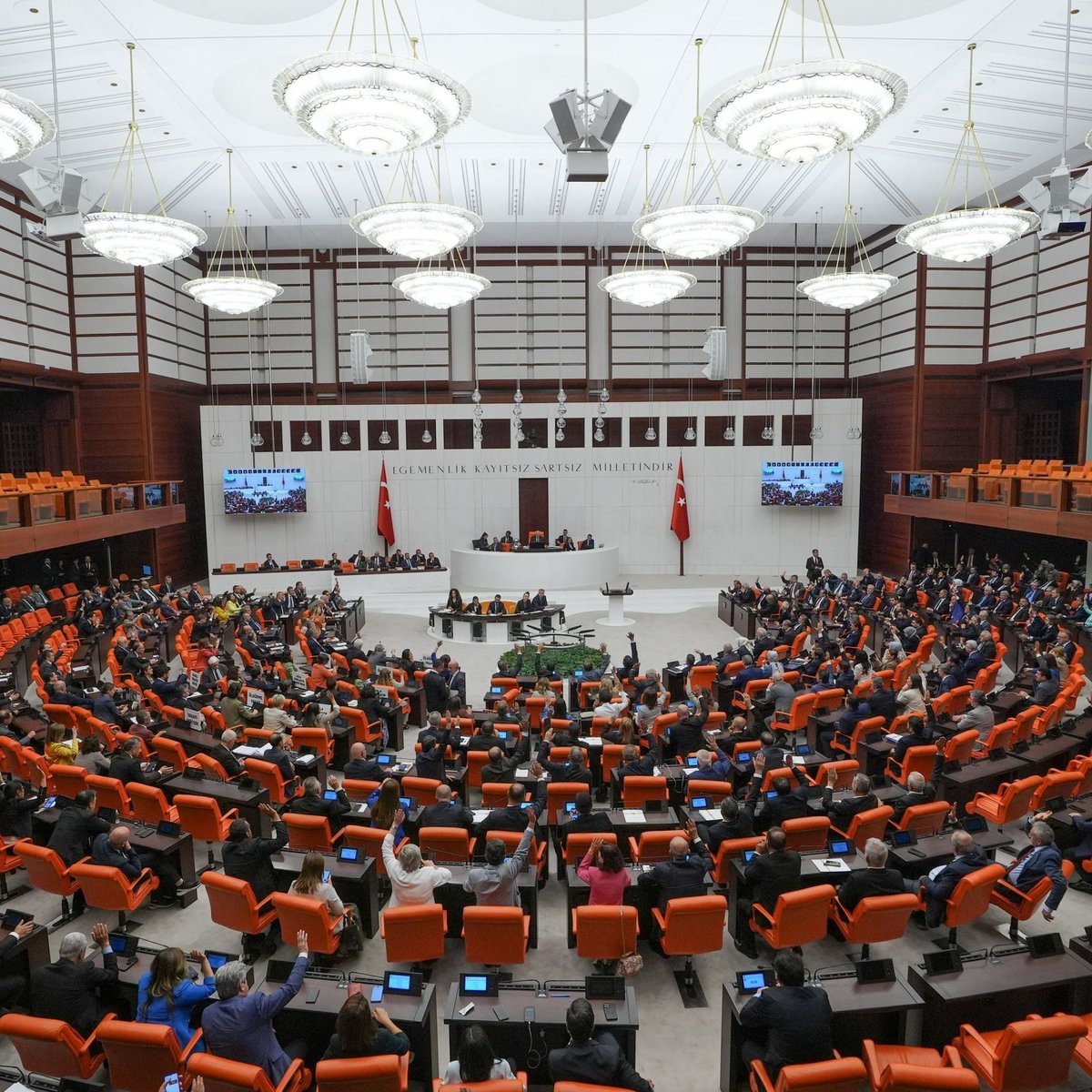 CHP’nin, LGS ile ilgili iddiaların araştırılması için verdiği önerge, AKP ve MHP’nin oylarıyla REDDEDİLDİ.