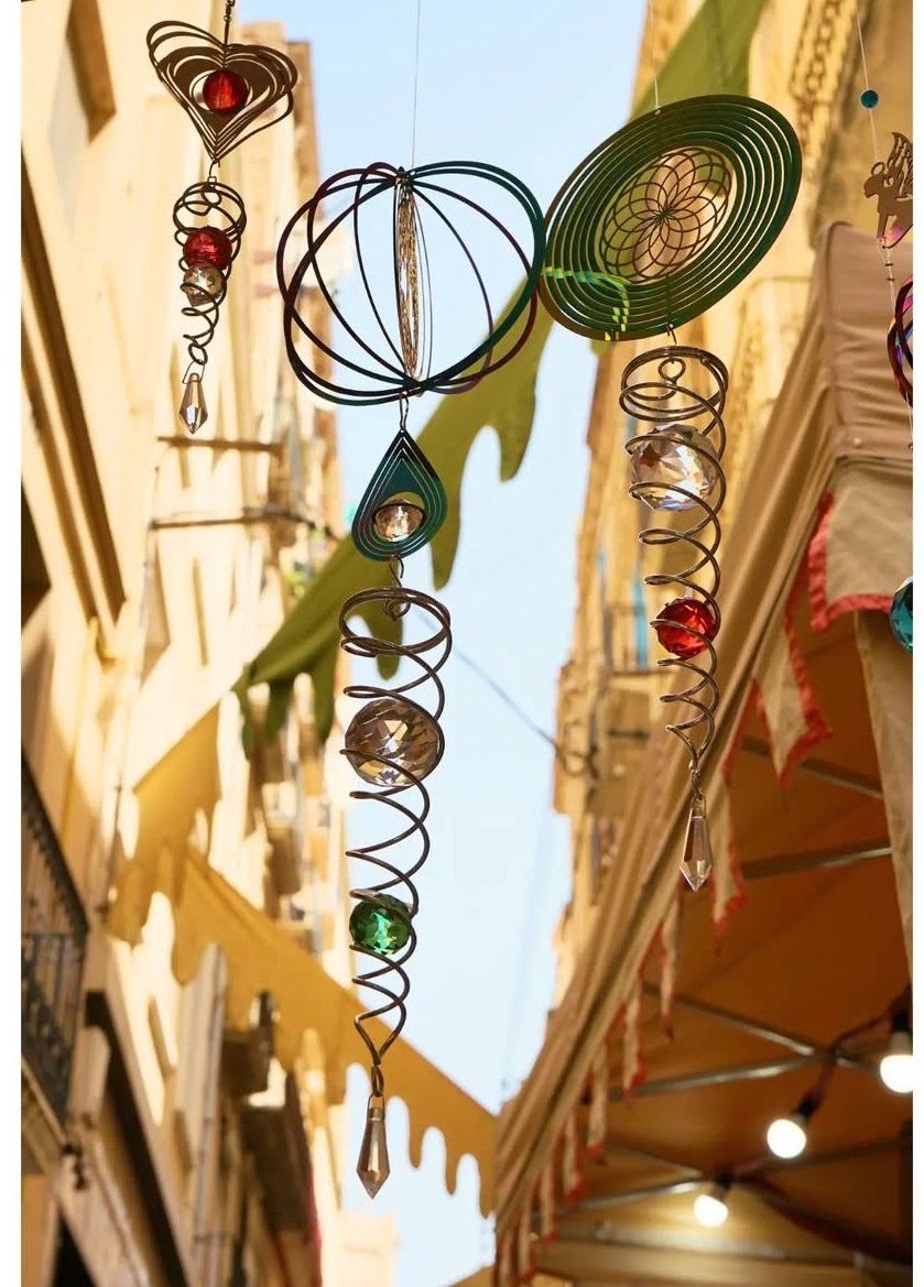 #RENAIXEMENT25: informació d'interès ⚠️🎭

No fem cap ruta, ni cap col•laboració amb cap visita guiada. 

L'entitat només col•laborem amb les activitats del contacontes d'Irene López, com: "Un embolic amb la seda tortosina". 

A gaudir de la Festa! 🏰🎉