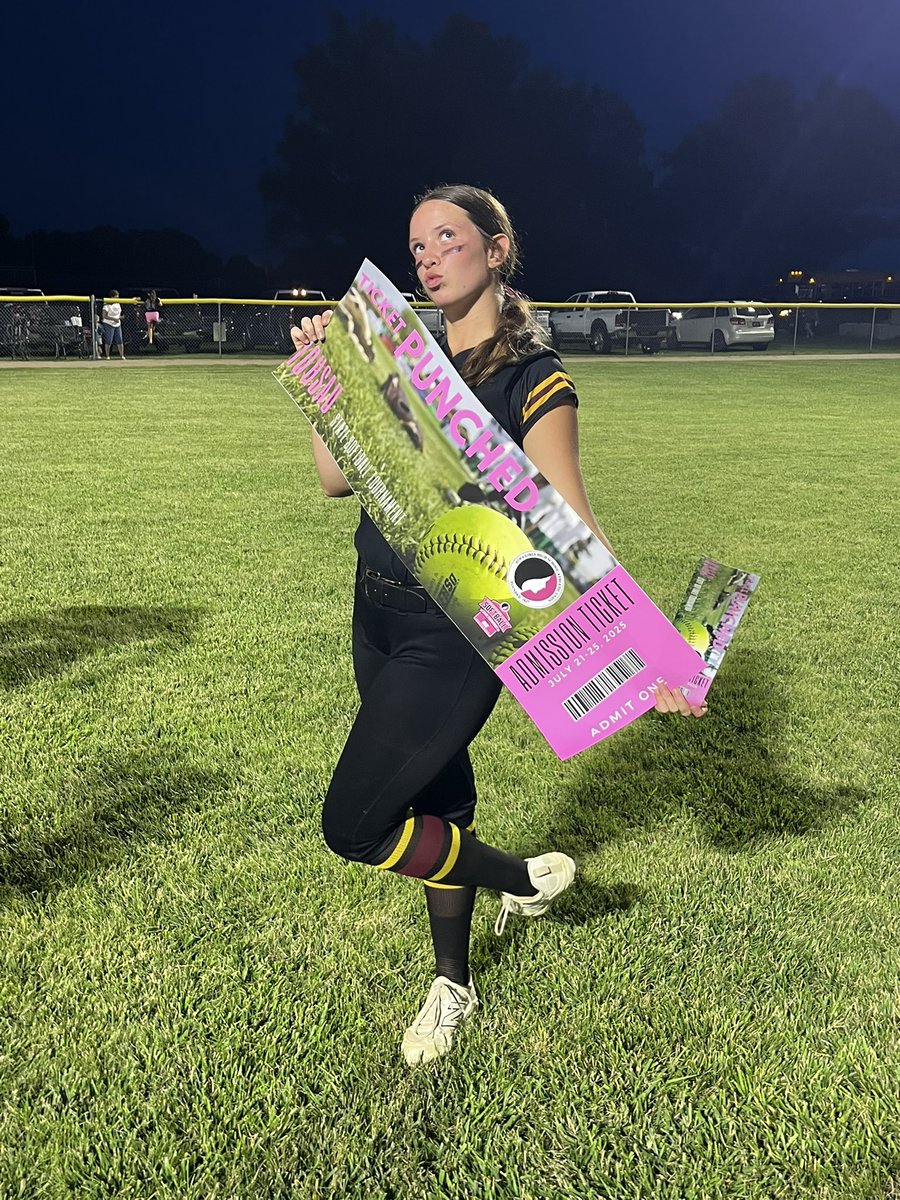 camdenwebb15's tweet photo. back2back State Softball appearances!! love this team! Not.Done.Yet. #tailsup
@pcmsoftball @NDNSports1 @IGHSAU https://t.co/KarRv14dbD