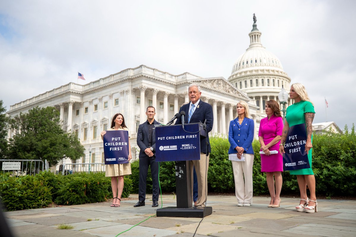 RepRalphNorman's tweet image. 🚨The @NEAToday has abandoned teachers, students, and parents to push a radical agenda.
I’m proud to support the NEA Charter Repeal Act with @RepMarkHarrisNC and @MarshaBlackburn to STOP taxpayer dollars being funneled to political machines.