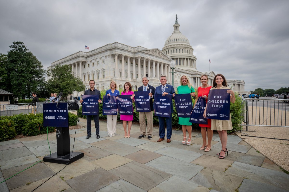 RepRalphNorman's tweet image. 🚨The @NEAToday has abandoned teachers, students, and parents to push a radical agenda.
I’m proud to support the NEA Charter Repeal Act with @RepMarkHarrisNC and @MarshaBlackburn to STOP taxpayer dollars being funneled to political machines.