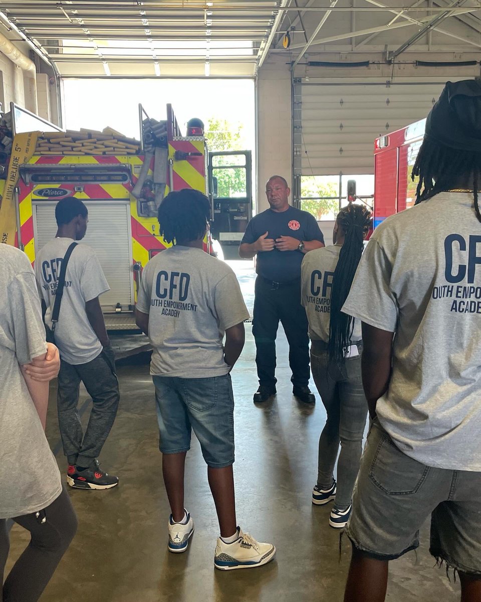 ColaFire's tweet image. The second session of our @ColaFire Youth Empowerment Academy is off and running this week!! 🚒🚒
Over the past few days teens taking part have already toured parts of our headquarters as well as the county 9-1-1 office! @NatUrbanLeague @CFDRECRUITING