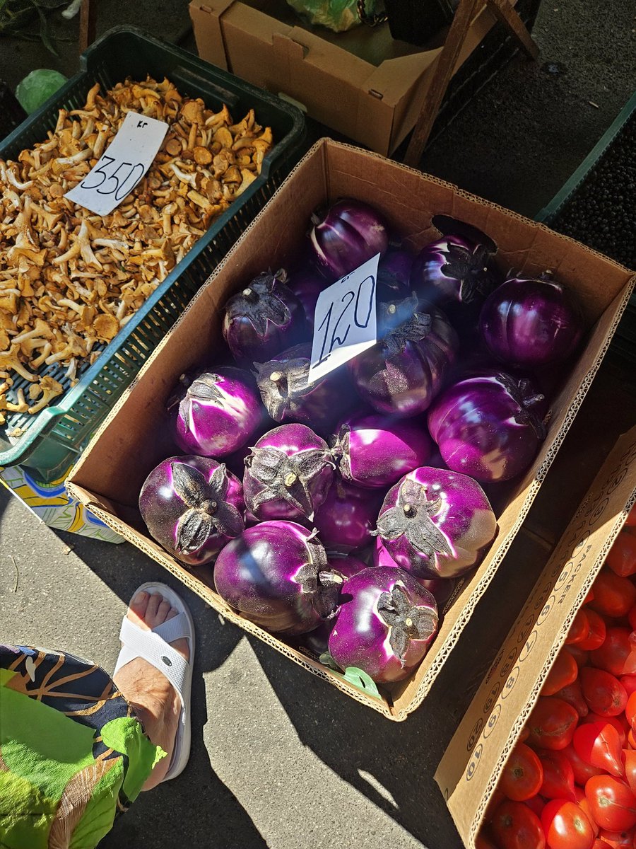 LadyBugFella's tweet image. Ukrainian market 🩵💛
There are no vegetables in the world as delicious as those in Ukraine...
🩵💛🩵💛🩵💛🩵💛🩵💛🩵💛🩵💛