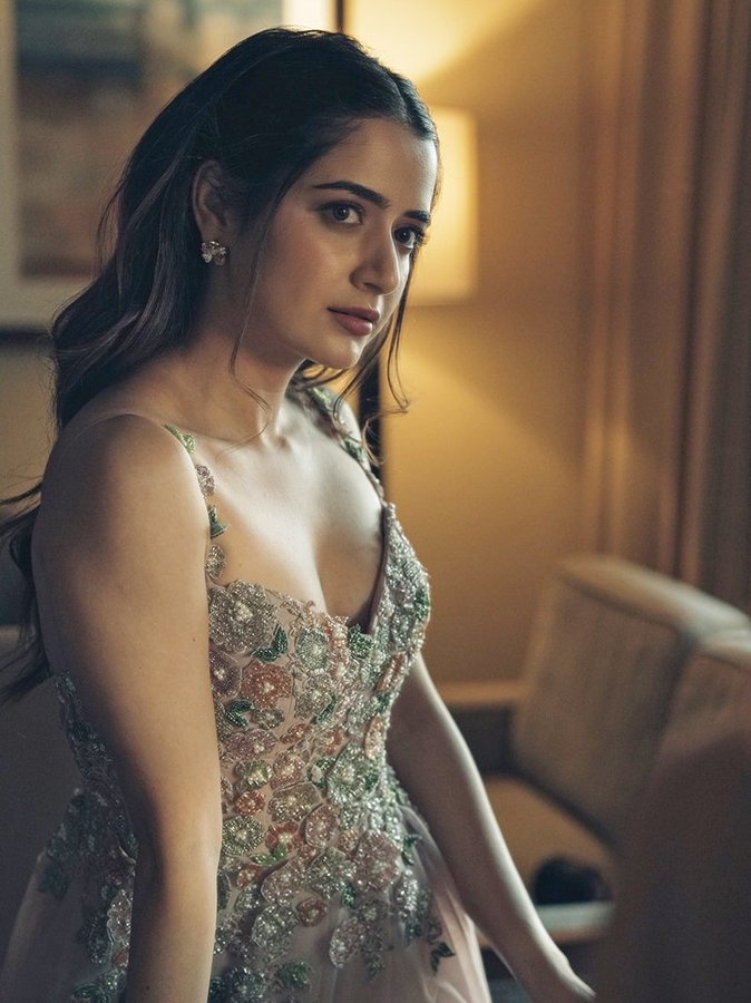 Gv_qJRIWEAAFG_r?format=jpg&name=900x900