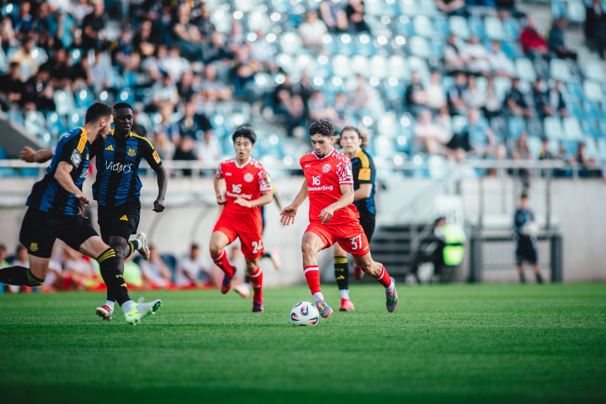 1. FSV Mainz 05 tweet media